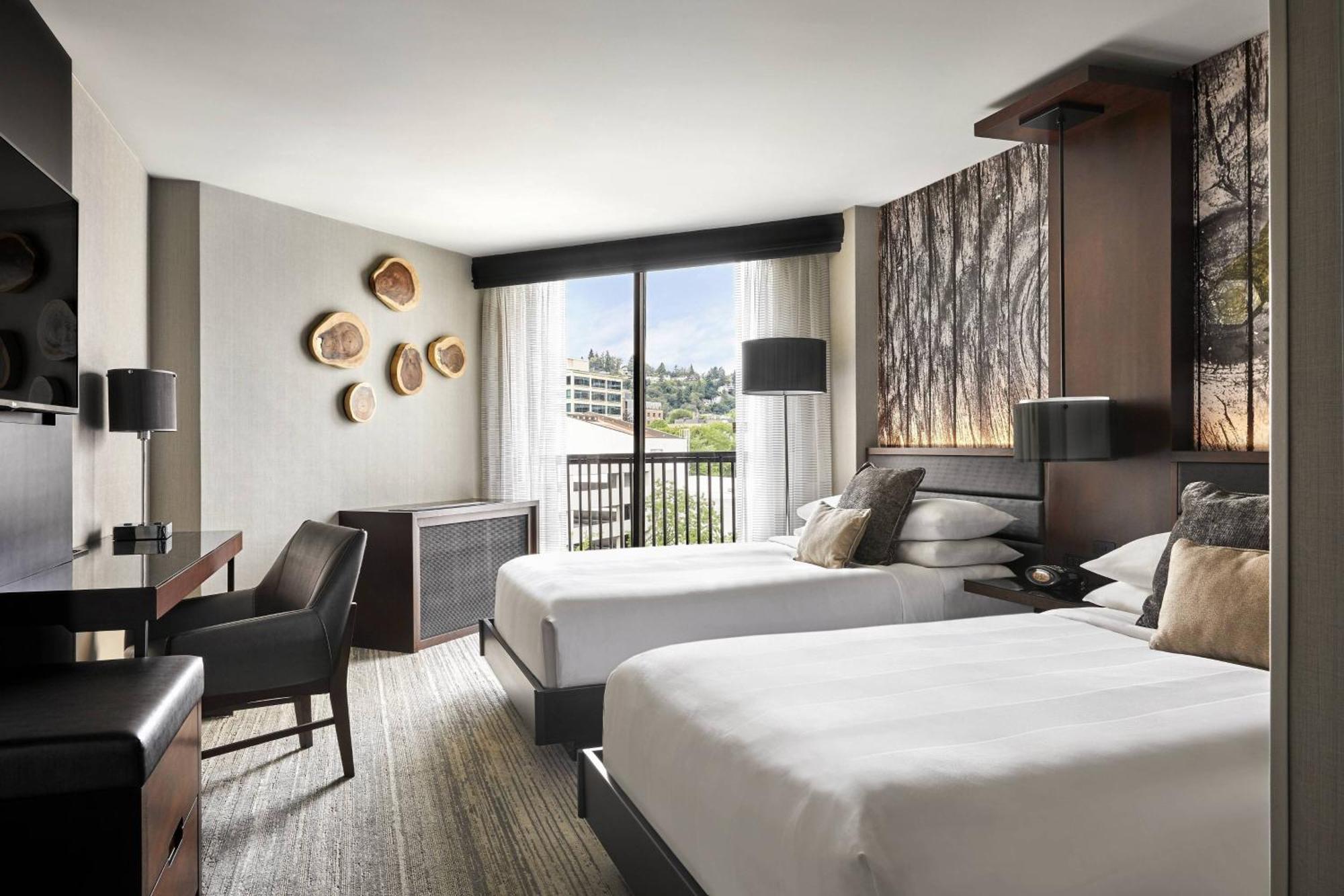 Marriott Downtown Waterfront 4*