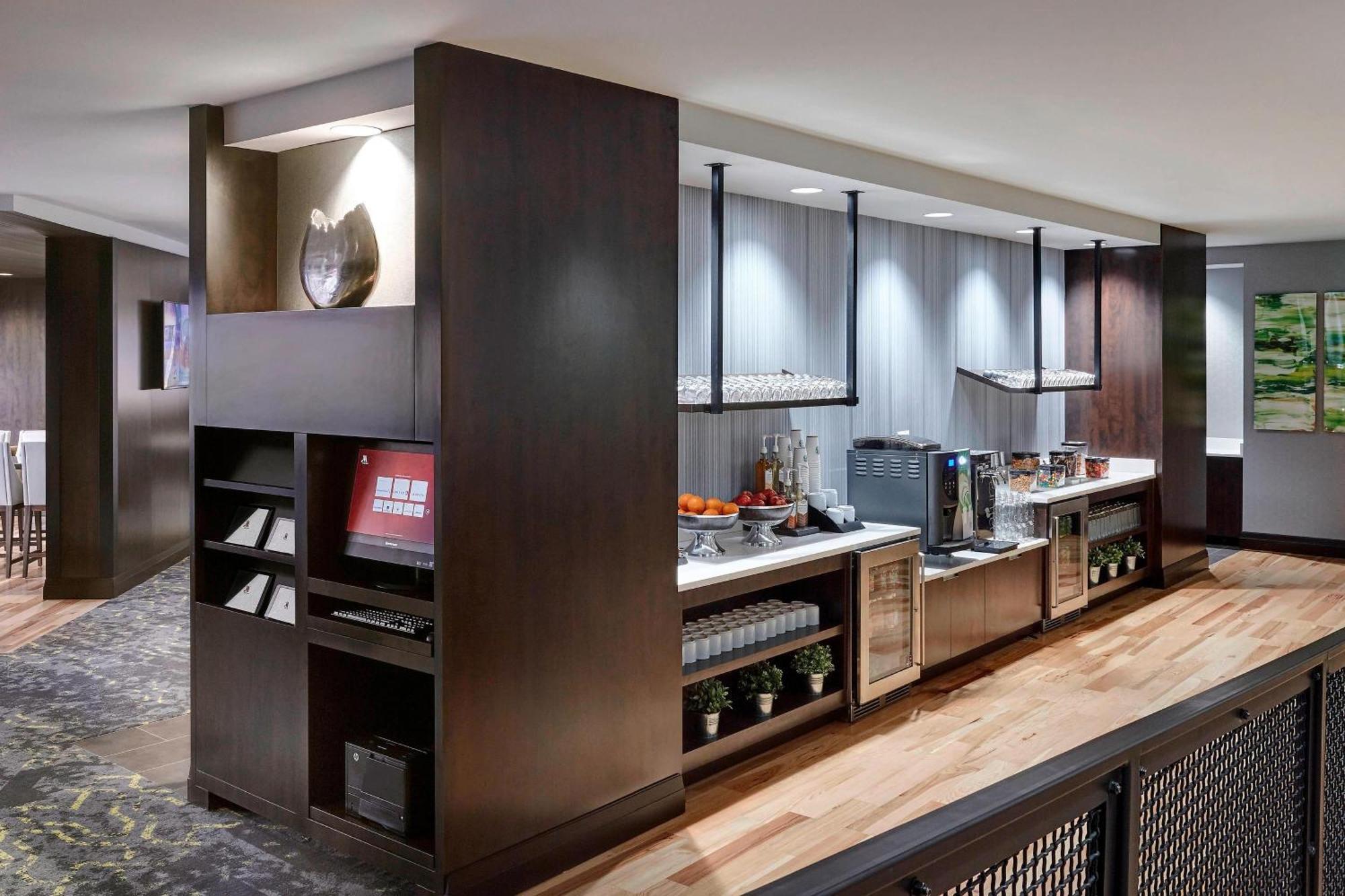 Marriott Downtown Waterfront Hotel 4*