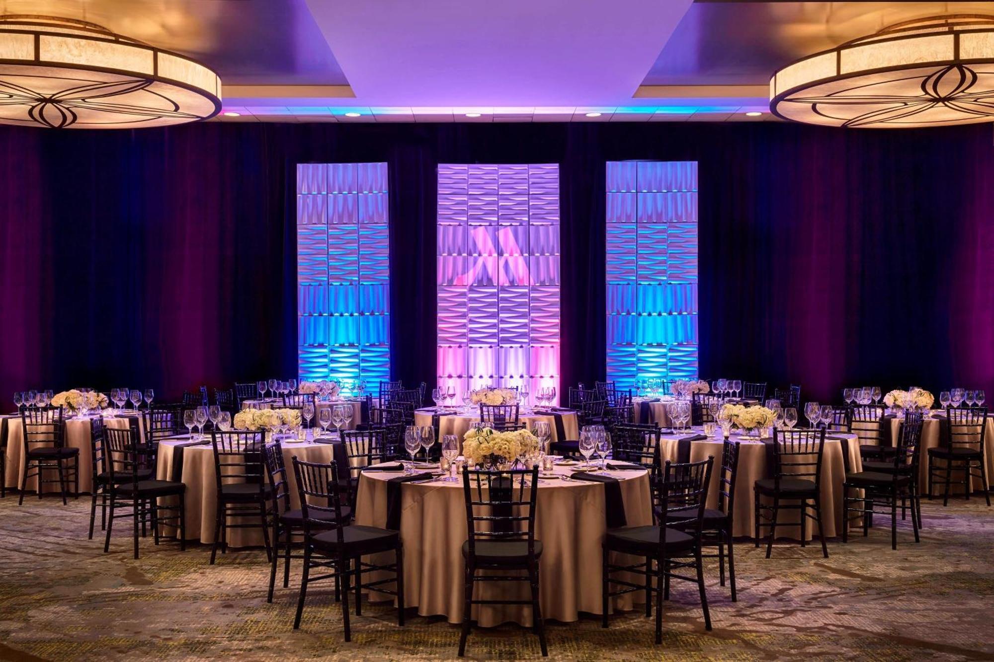 Marriott Downtown Waterfront 4*