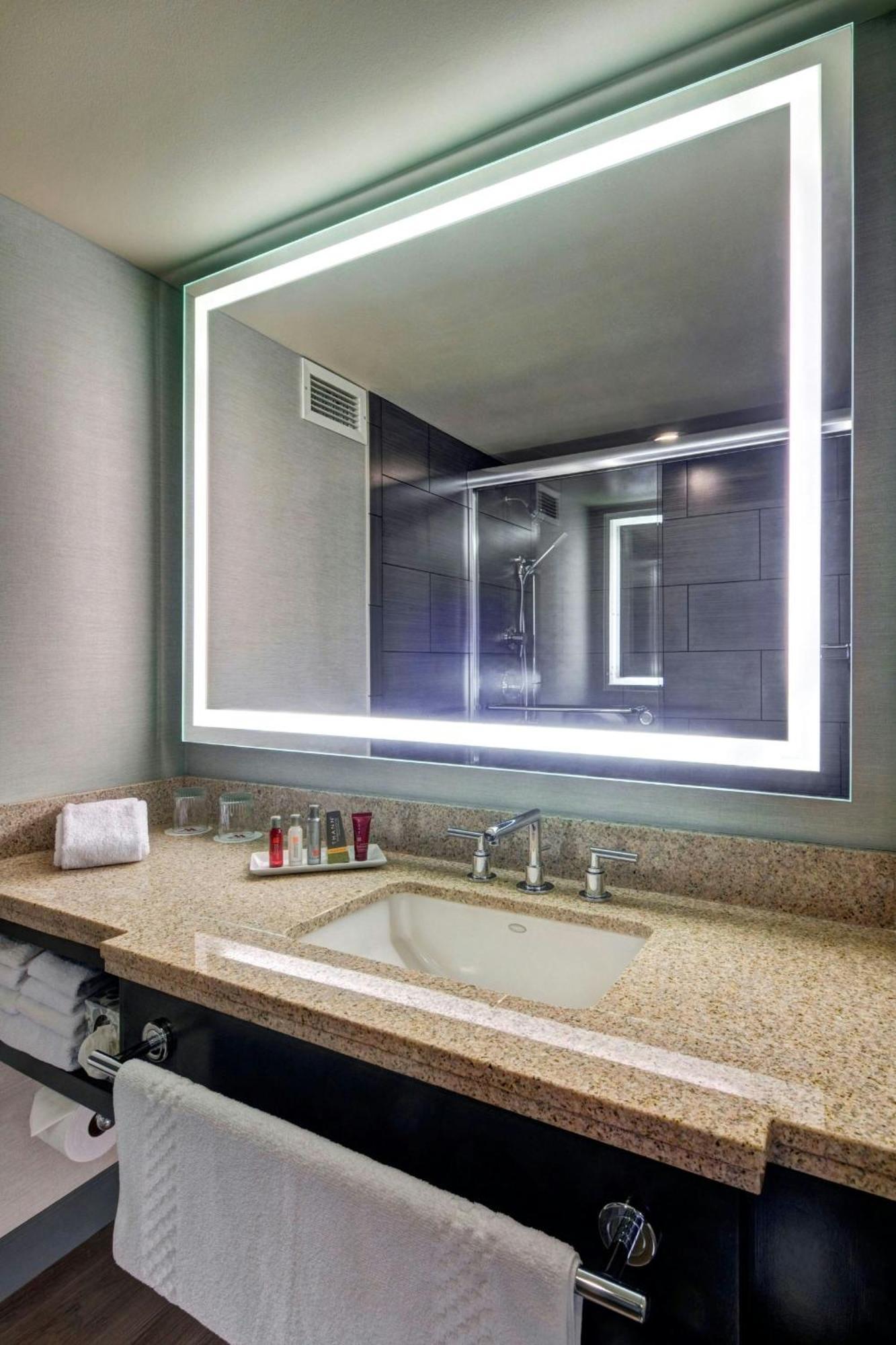 Hotel Marriott Downtown Waterfront 4*